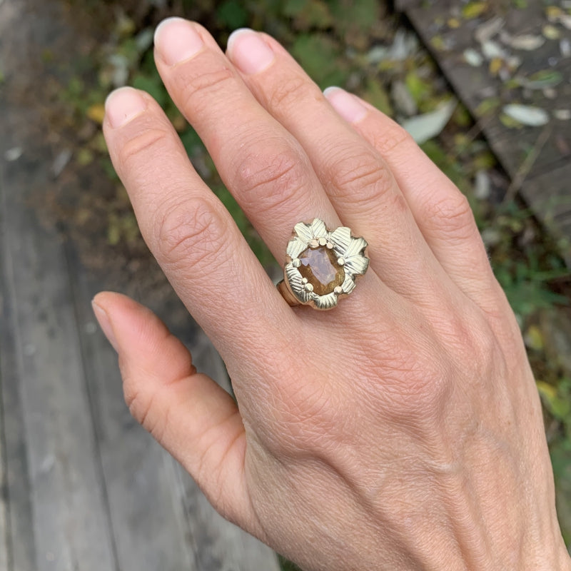 Gold ring with yellow Umba sapphire "Heart"