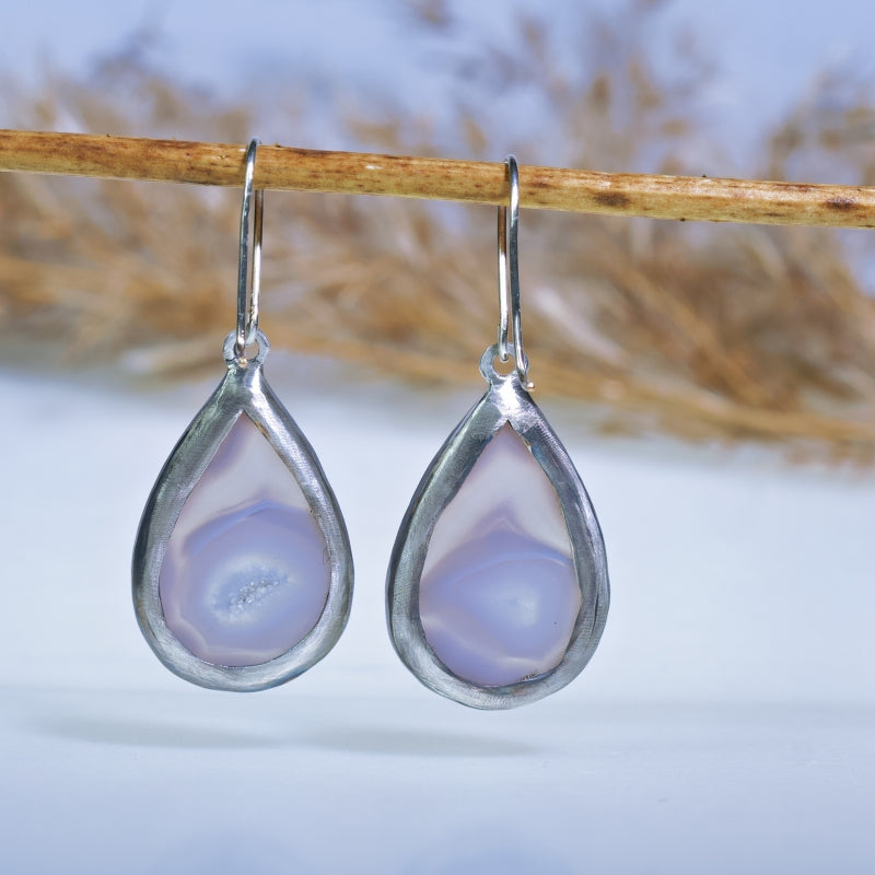 Earrings with white agate