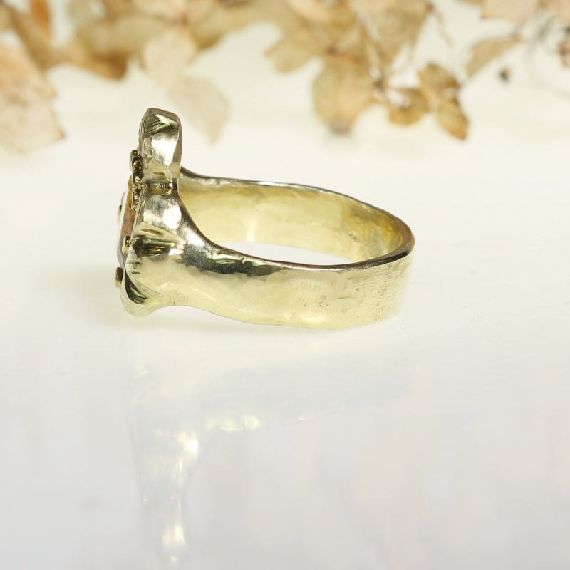 Gold ring with yellow Umba sapphire "Heart"