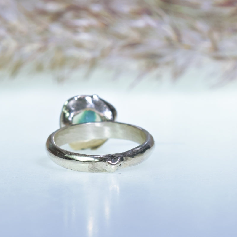 White gold ring with gem silica