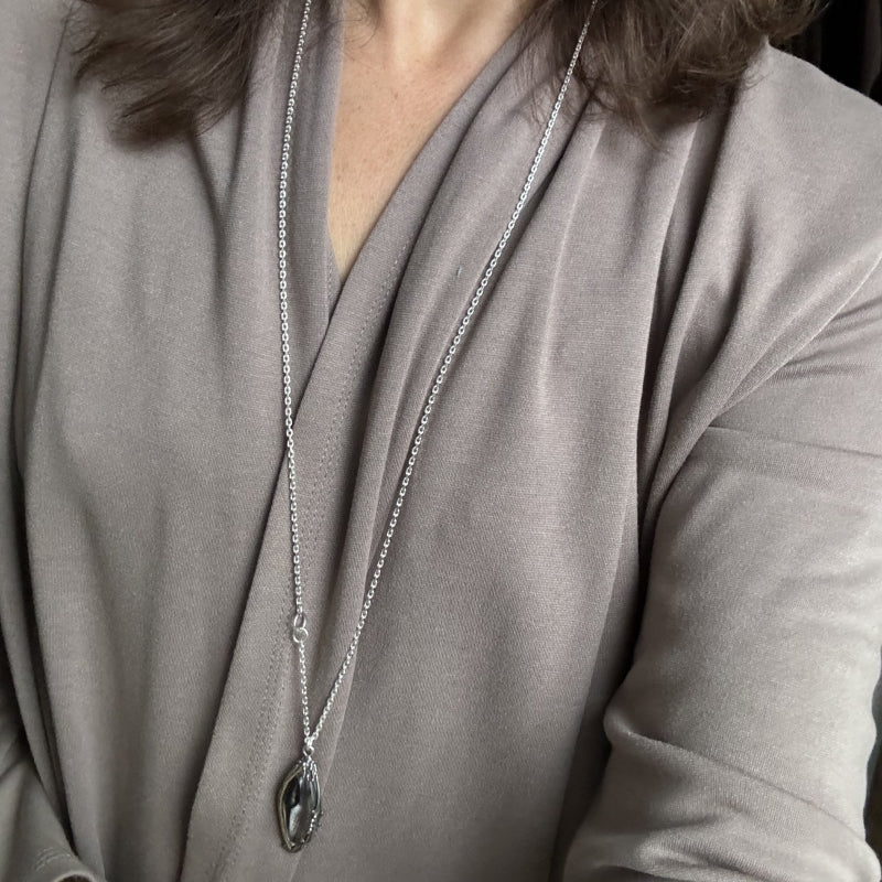 Long necklace with Brookite