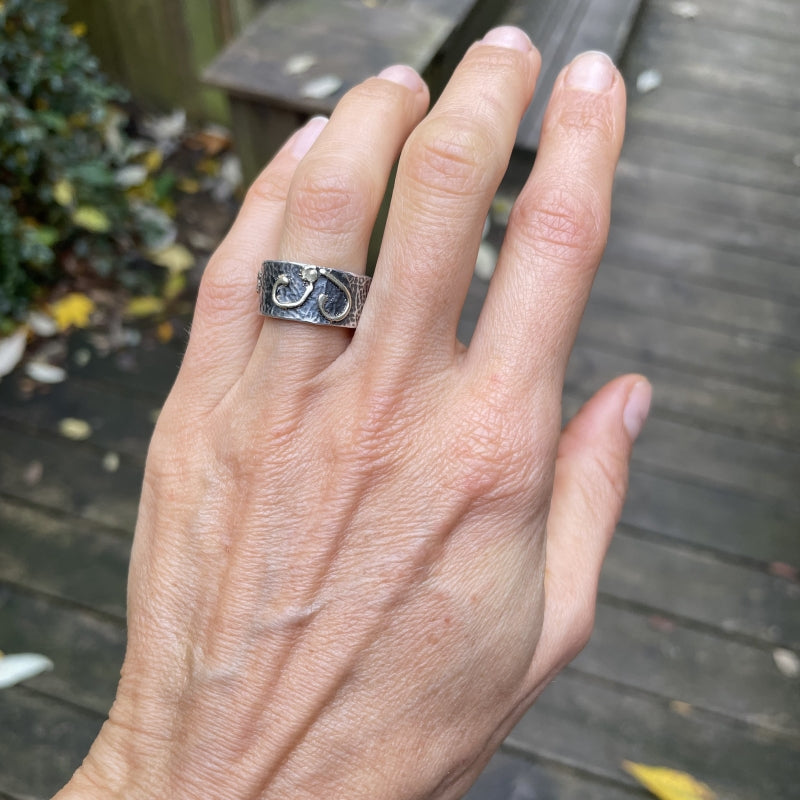 Ring Simply metals with structure and gold supplements