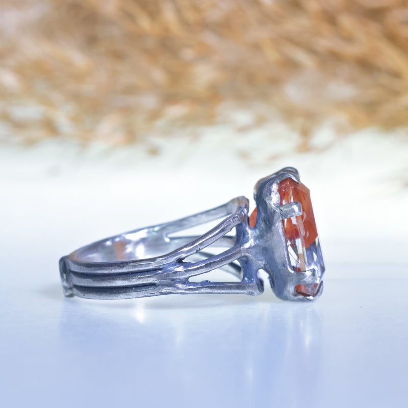 Ring with Irone oxide quartz
