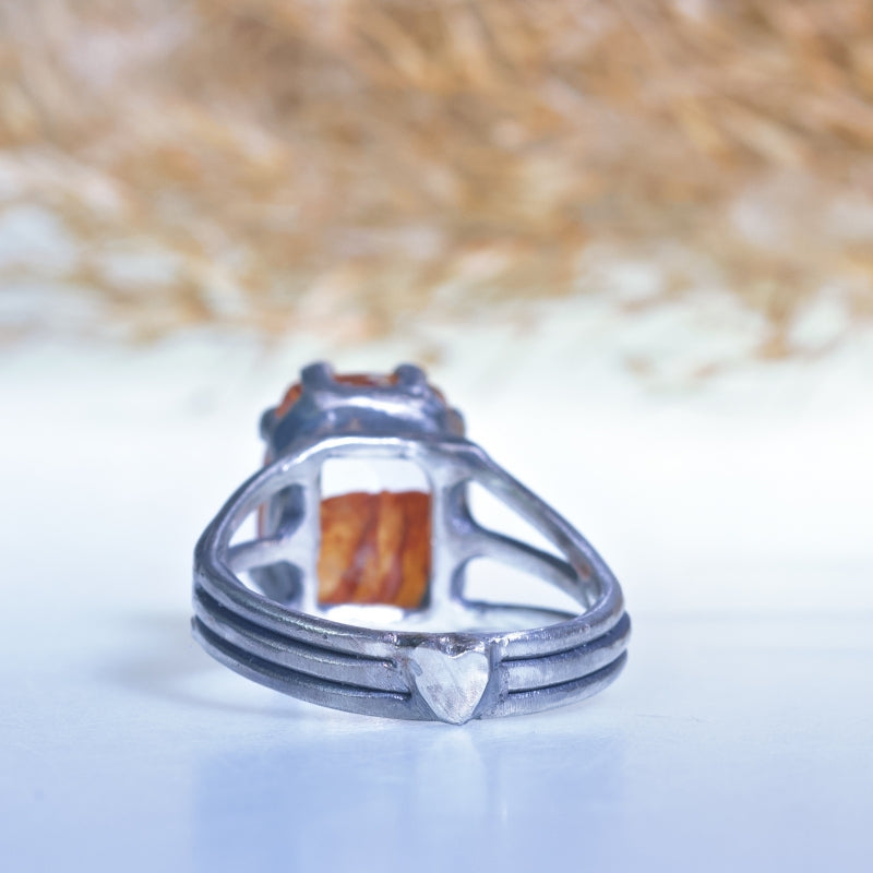 Ring with Irone oxide quartz