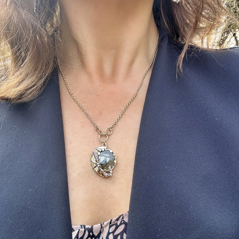 Gold necklace with Gold Sheen sapphire