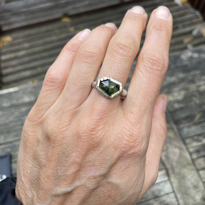 Ring with Kenya sapphire
