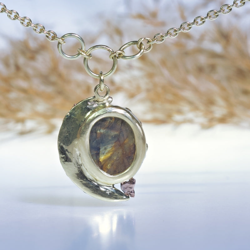 Gold necklace with Gold Sheen sapphire
