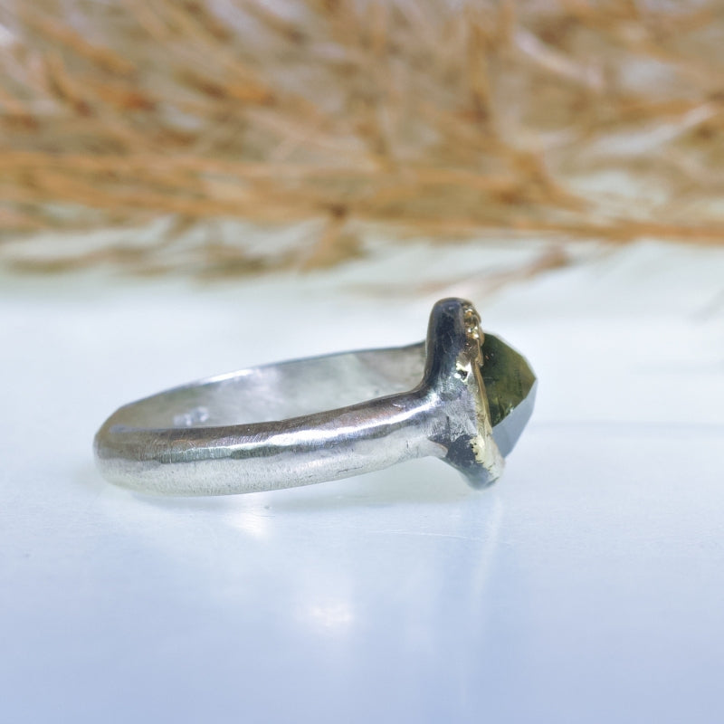 Ring with Kenya sapphire