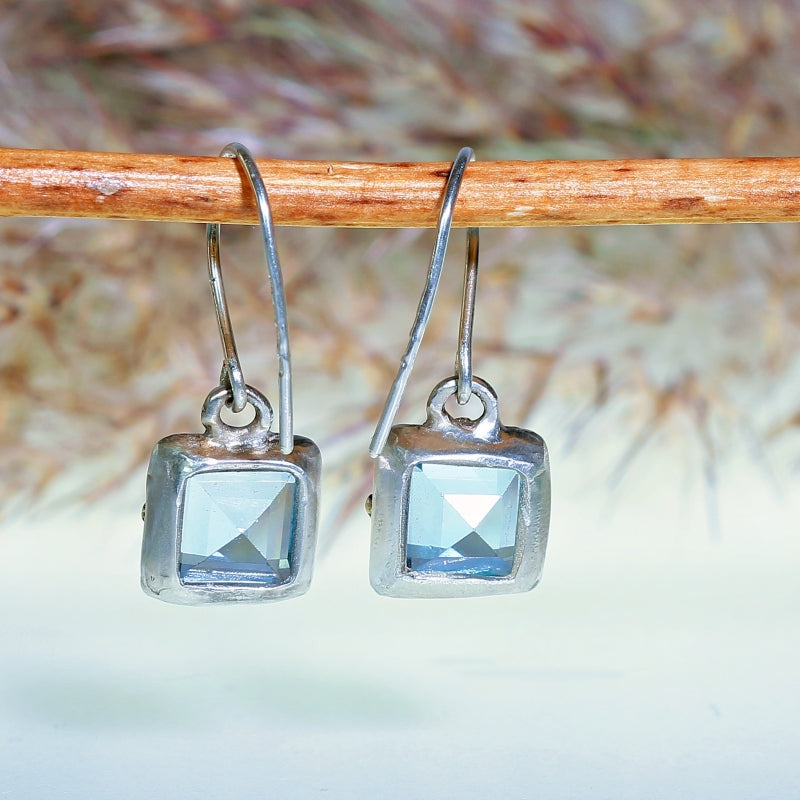 Hanging earrings with blue topazes