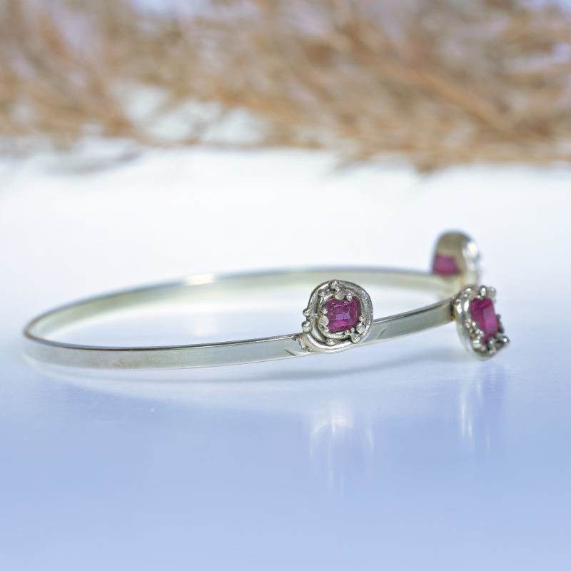 Gold bracelet with three pink tourmalines