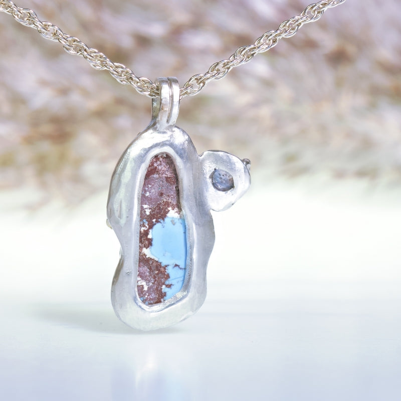 Long necklace with turquoise and sapphire