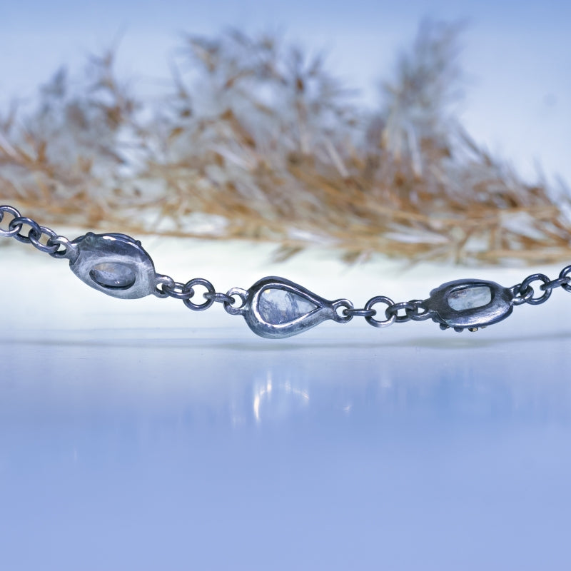 Bracelet with five moostones