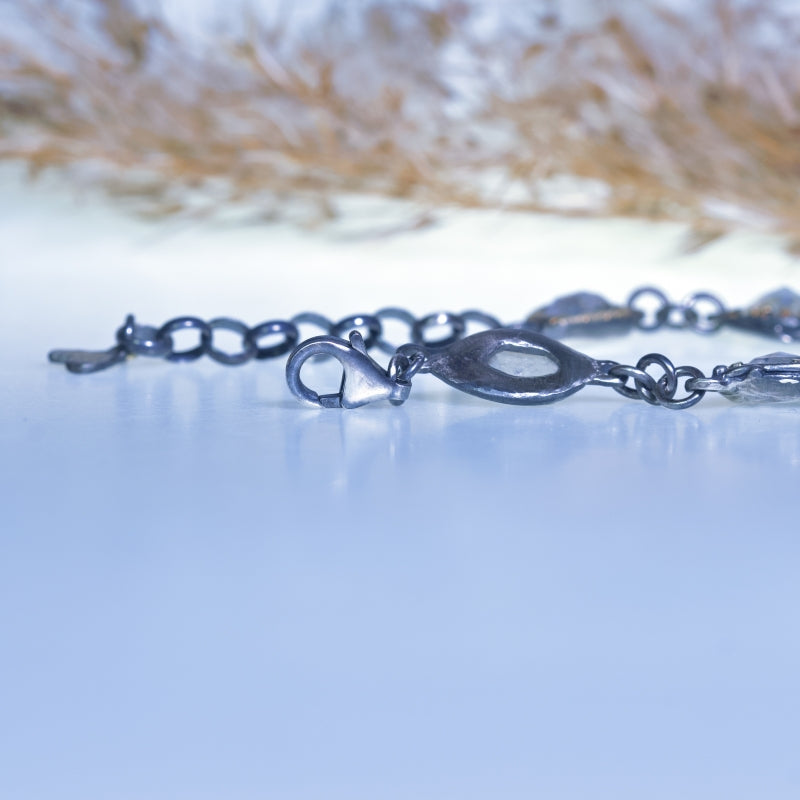 Bracelet with five moostones
