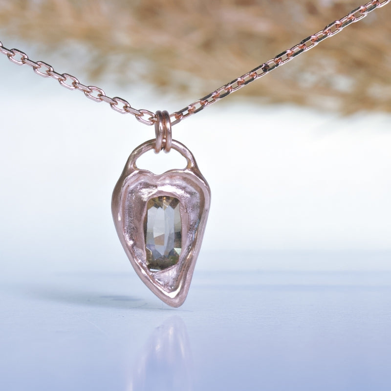 Rose gold heart with zircon