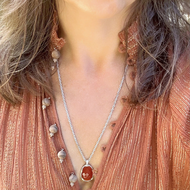 Necklace with carnelian