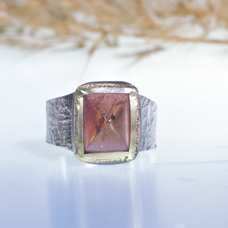 Ring with sugar loaf pink tourmaline