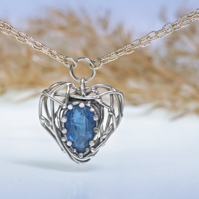 White gold necklace Heart with blue tourmaline