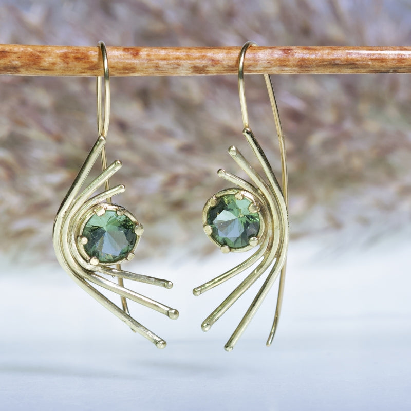 Gold extravagant earrings with moldavites