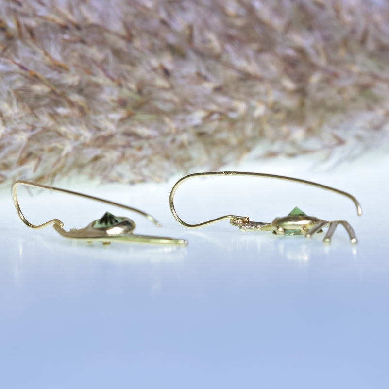 Gold extravagant earrings with moldavites