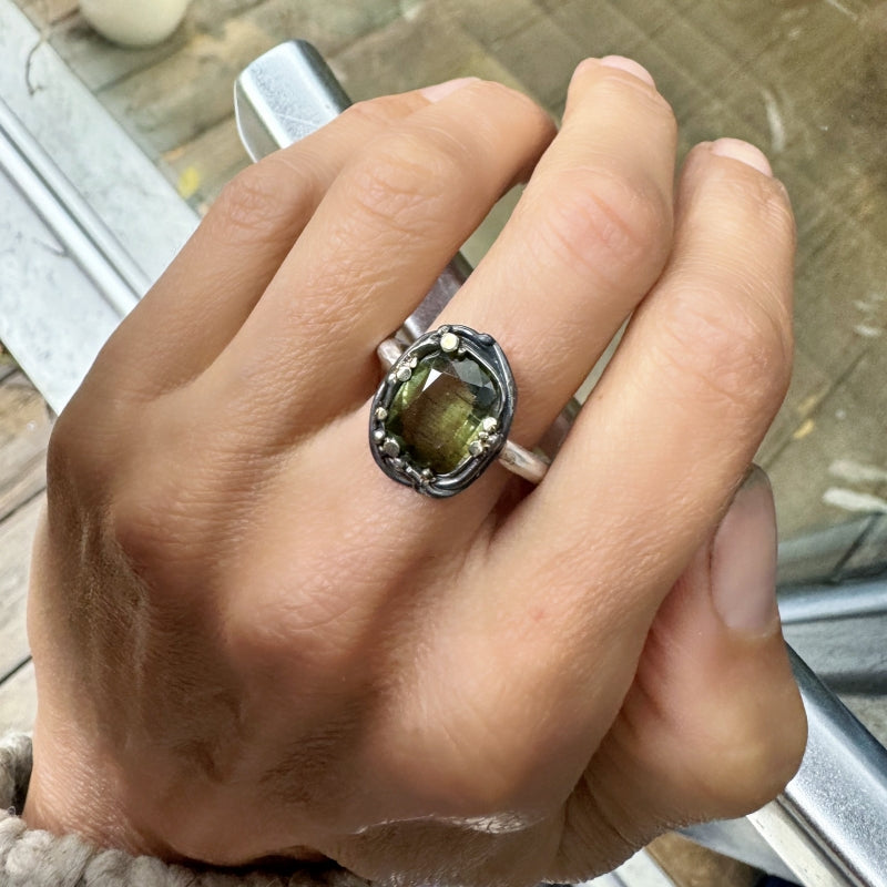 Ring with peridot with Ludwigite rutile