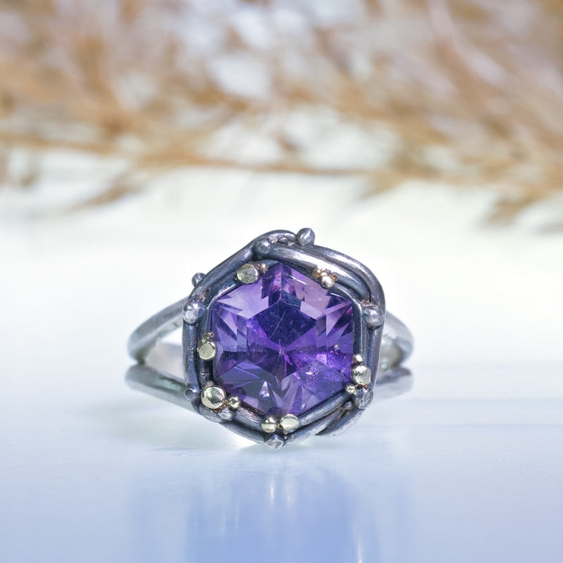 Ring with hexagonal amethyst