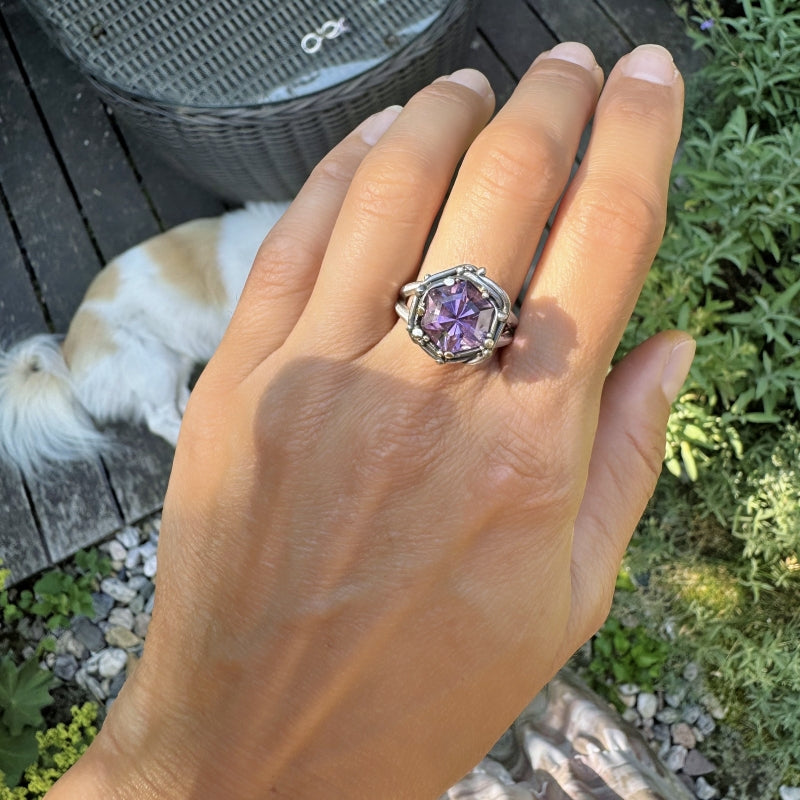 Ring with hexagonal amethyst