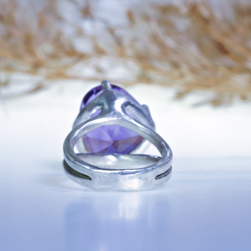 Ring with big amethyst in heart shape