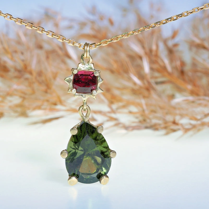 Gold necklace with moldavite and Umbalite garnet