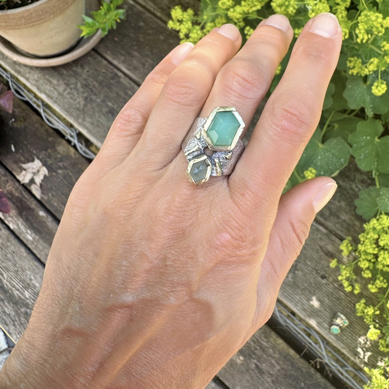 Wide ring with two chrysoprases