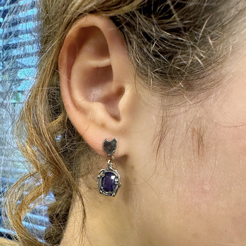 White gold ring with Kashmir sapphires
