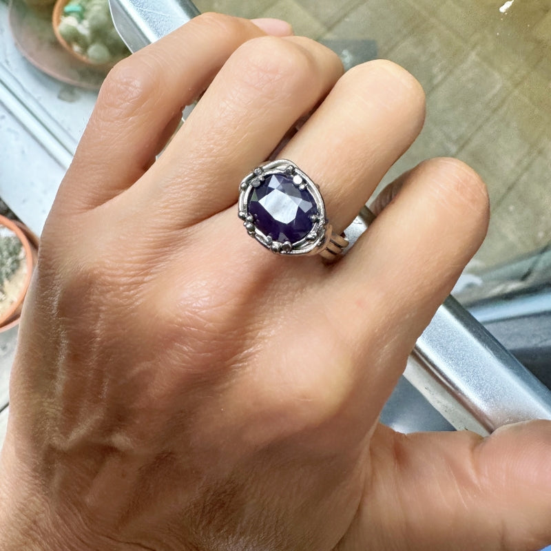 White gold ring with sapphire from Kashmir