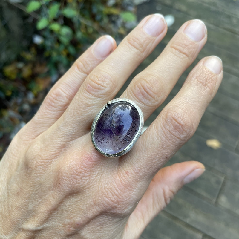 Ring with big Super 7/Melody stone