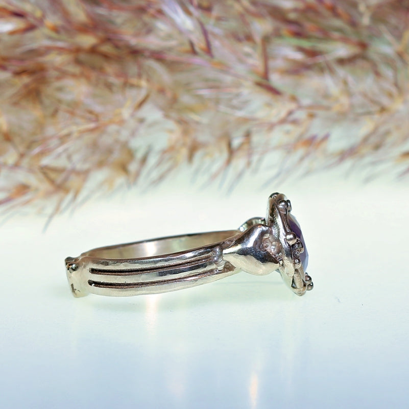 White gold ring with sapphire from Kashmir