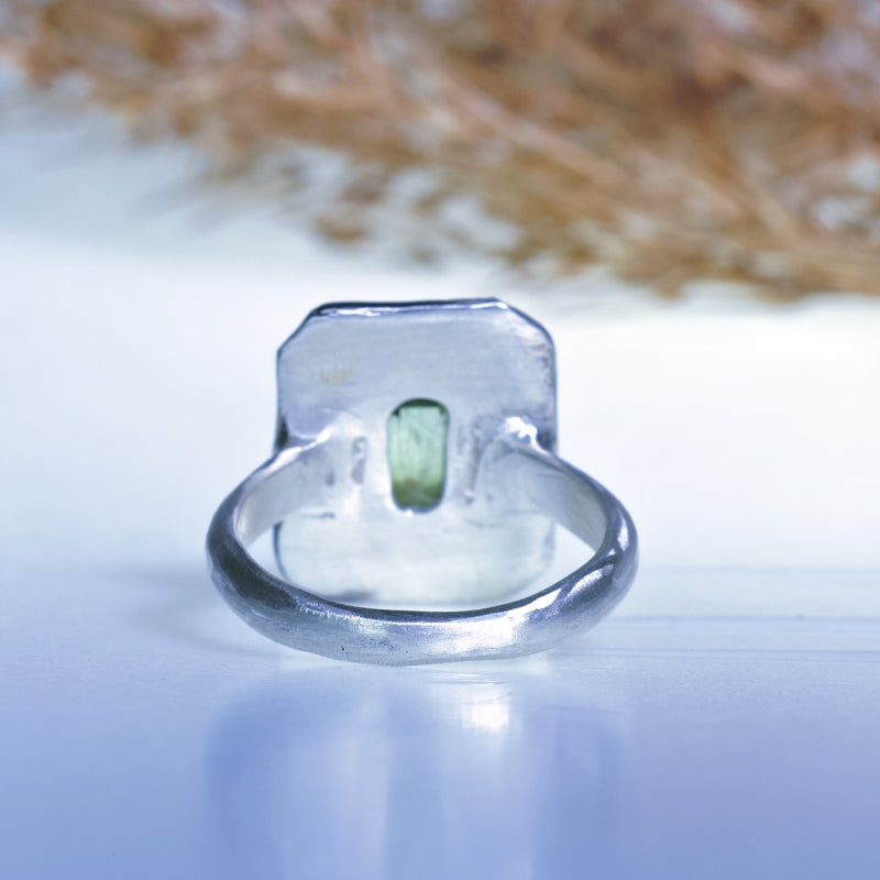 Ring with bright green peridot and gold flecks