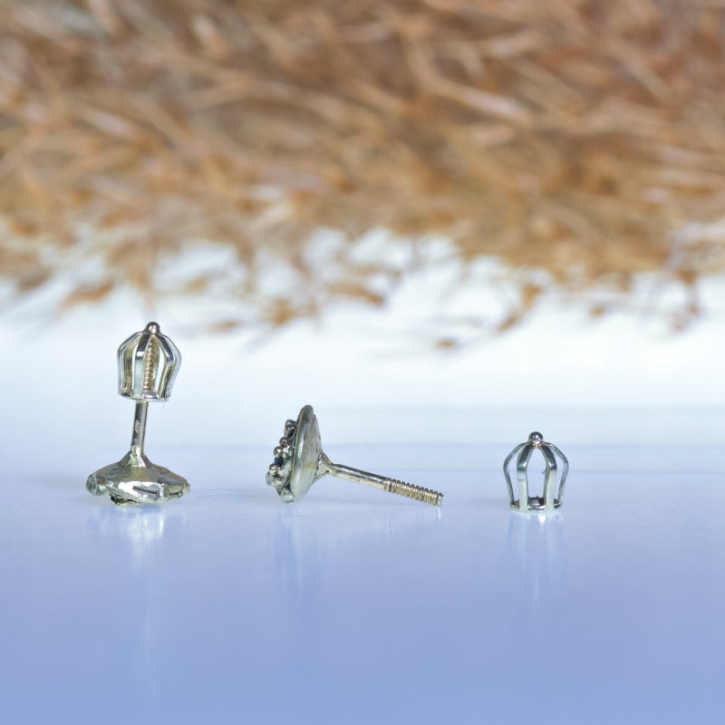 Gold stud earrings with blue Kashmir sapphire
