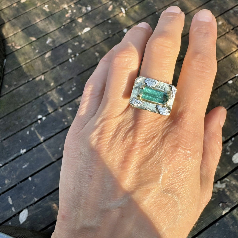 Gold ring with lagoon tourmaline