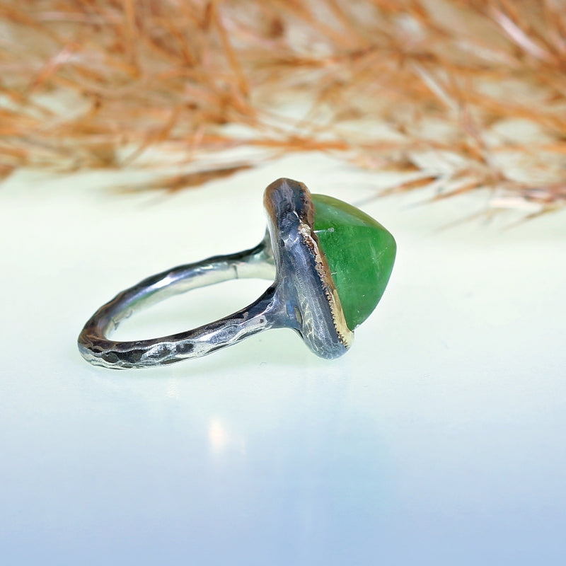 Ring with apple green tourmaline - sugar loaf
