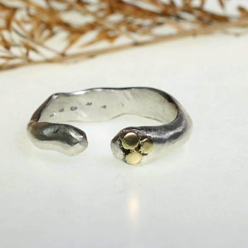 Ring Simply Metals with three gold dots - open shape