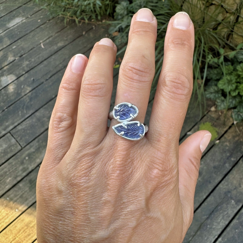 Ring with two iolites - leaf shape