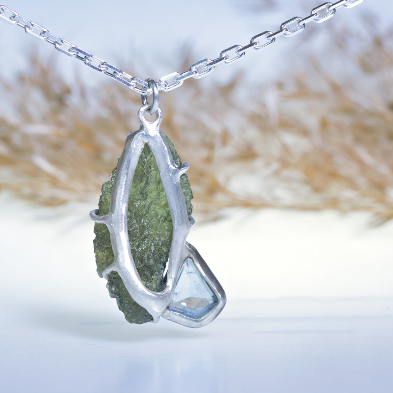 Long necklace with moldavite and aquamarine