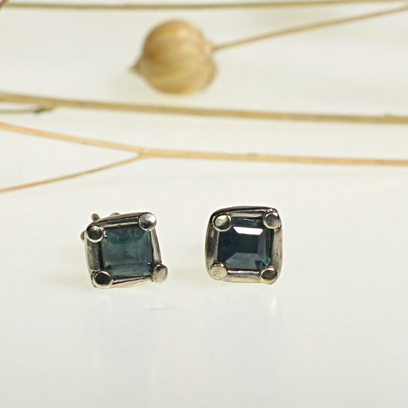 White gold stud earrings with sapphires