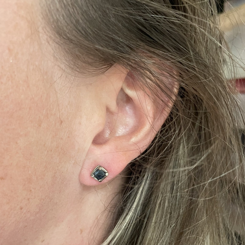 White gold stud earrings with sapphires