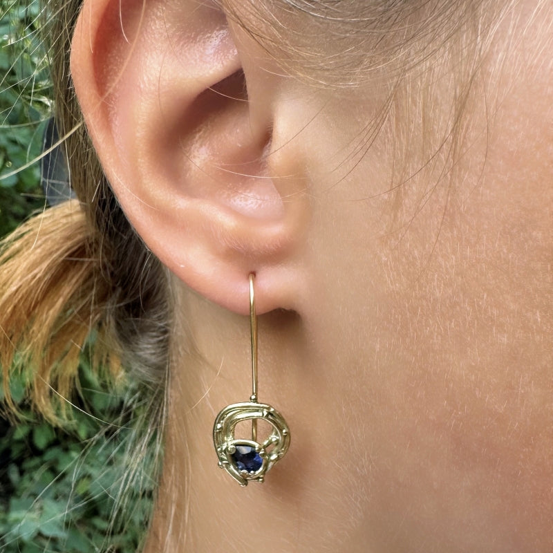 Gold hanging earrings with blue Kashmir sapphire