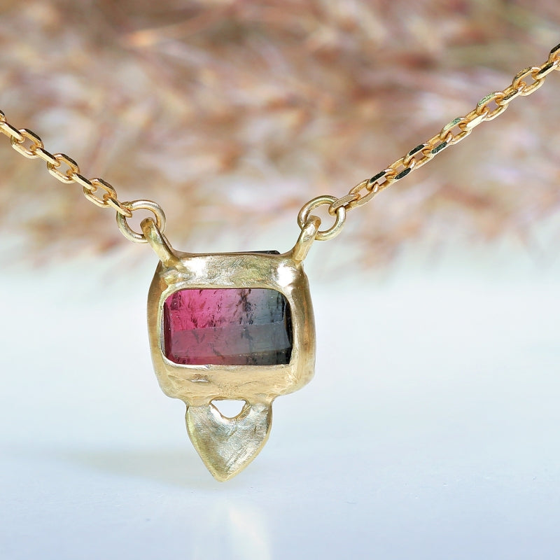 Gold necklace with watermelone tourmaline and heart