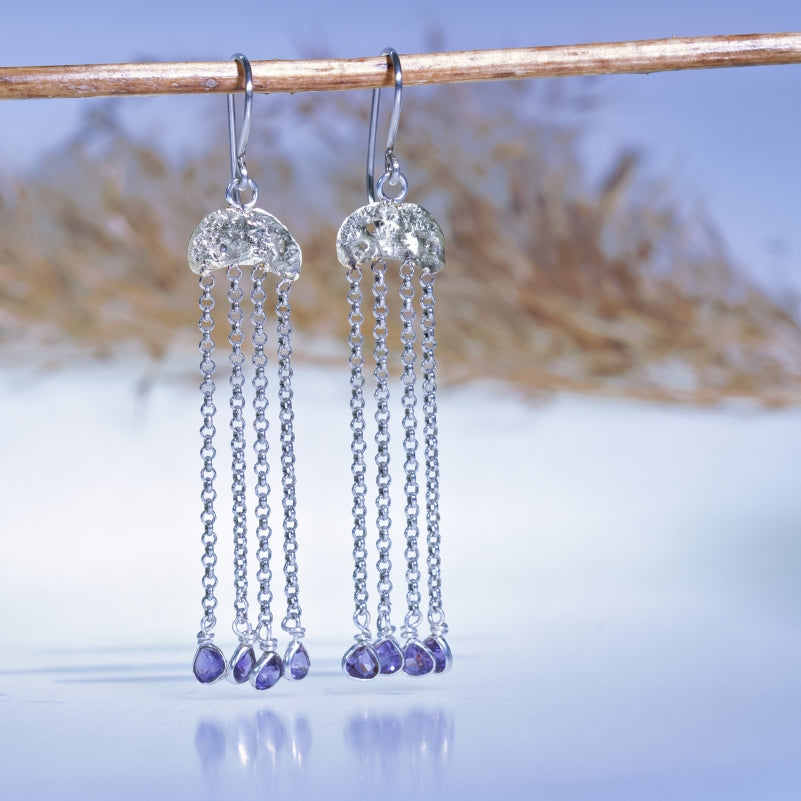 Hanging earrings with amethyst and chains