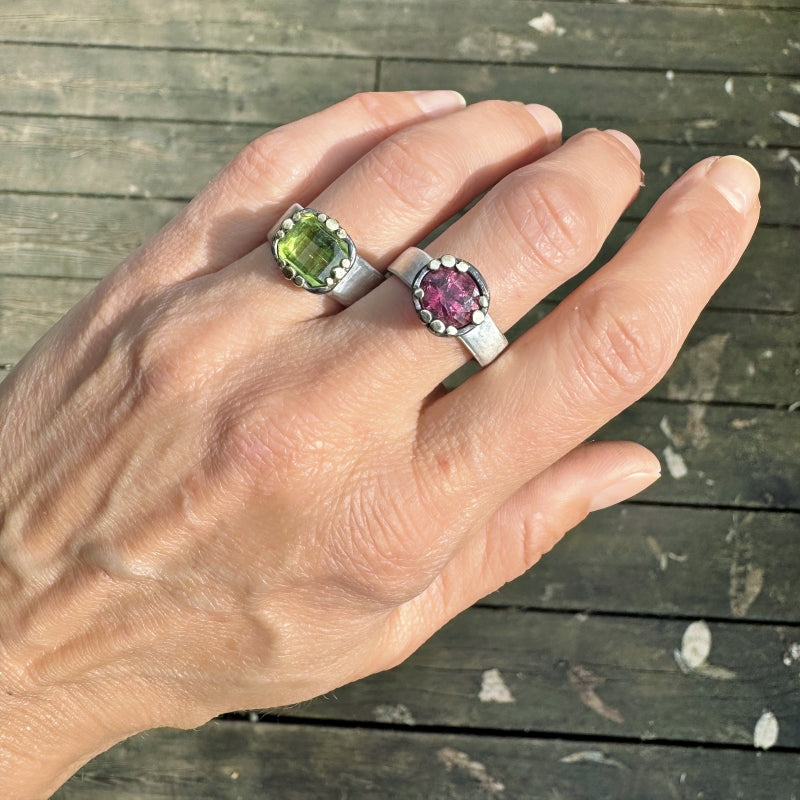 Ring with peridot in pixel cut