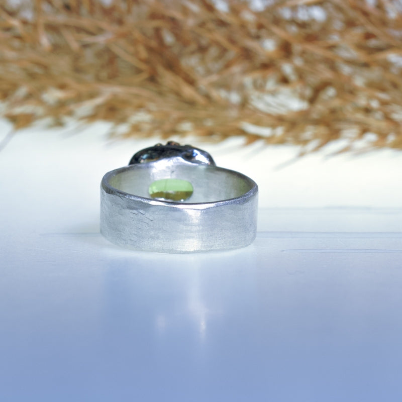 Ring with peridot in pixel cut