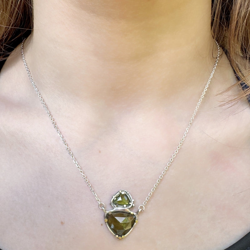 Necklace with sphenes